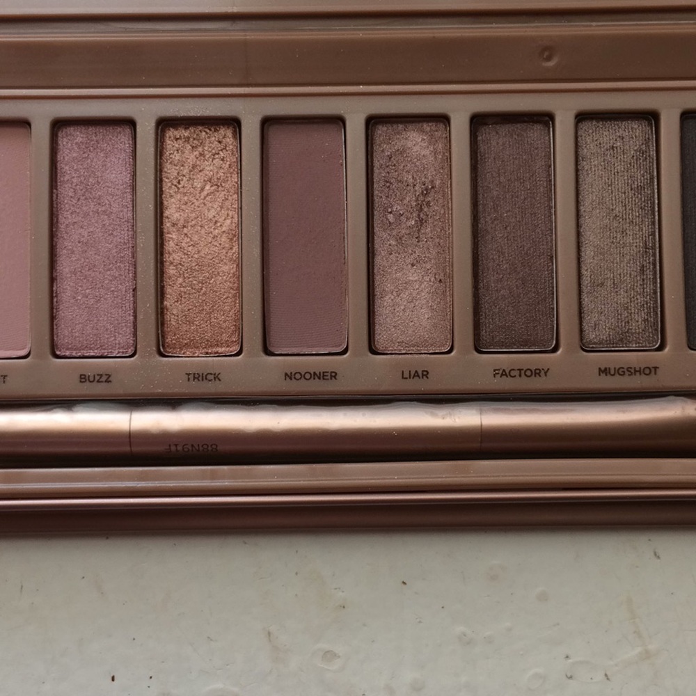❌ SOLD ❌ Urban Decay Naked3 Eyeshadow Pallete - Picture 5 of 8